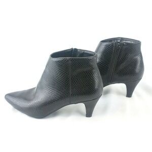 Time and Tru Womens Black Snakeskin Embossed Kitten Heel Ankle Booties Size 6
